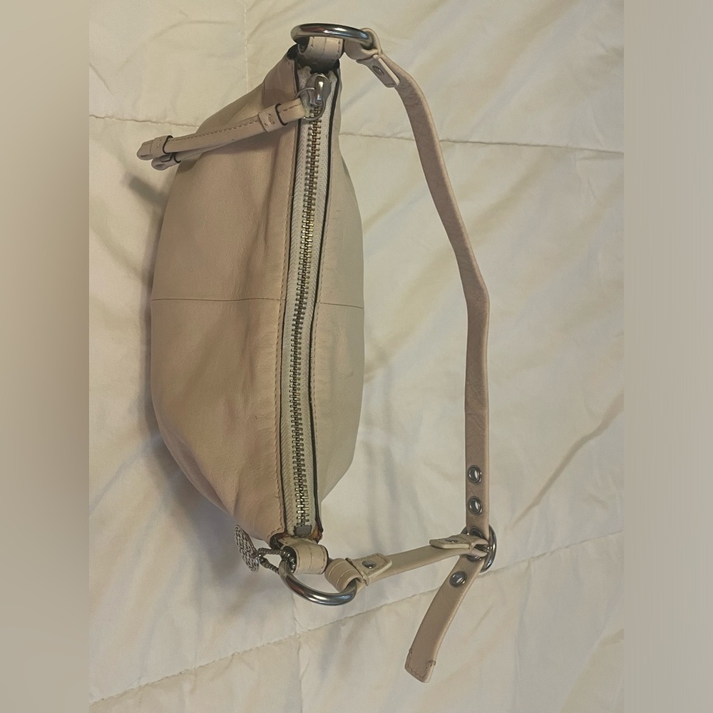Cream Coach bag with rare OP Art silver nickel metal bag charm hang tag. - Picture 2 of 13